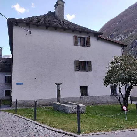 Armonia Edificio Storico Del 1563. * Cevio